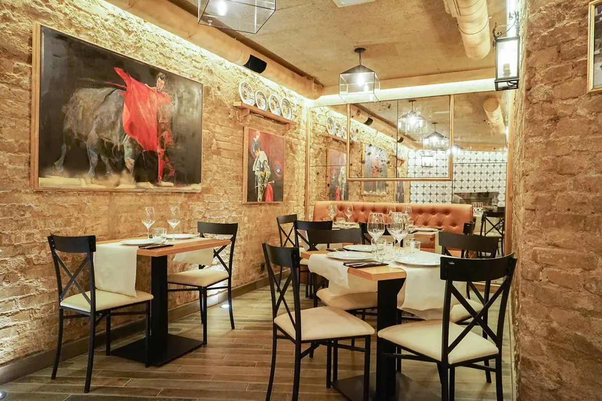 Interior taurino de la Taberna La Tienta
