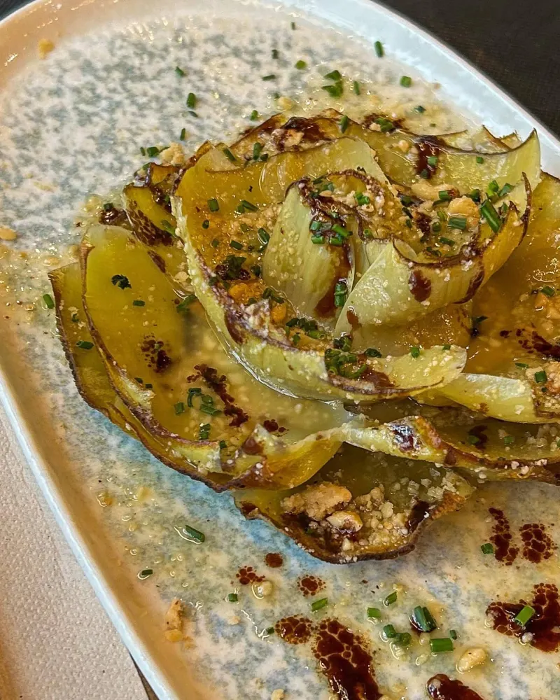 Flor de alcachofa en la Taberna La Tienta